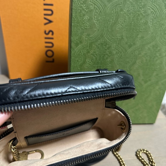 Gucci GG MARMONT MINI TOP HANDLE BAG - Picture 6 of 9
